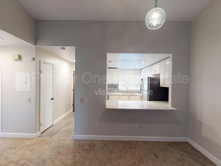 2876 Englewood Way — Photo 9