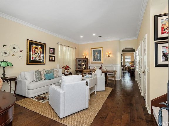 3rd image of 25 Carpenteria