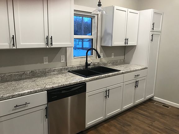 Brand new, spacious kitchen.