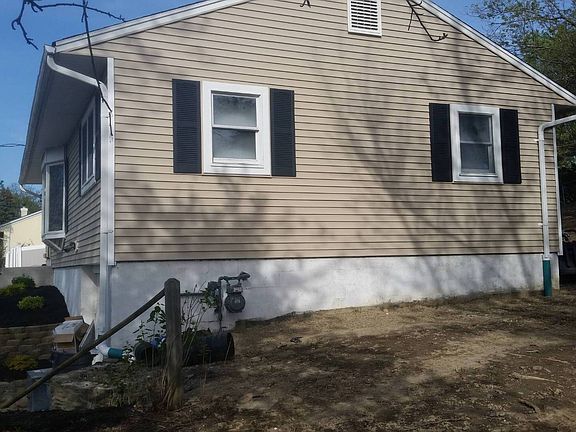 3rd image of 23 Royal Cir