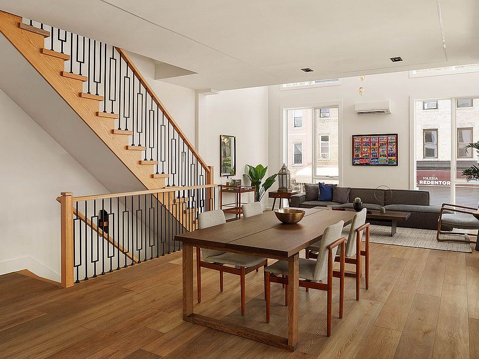 1st image of 16 Ridgewood Pl #1