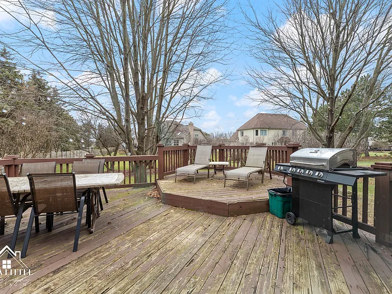 1523 Greenlake Dr — Photo 7
