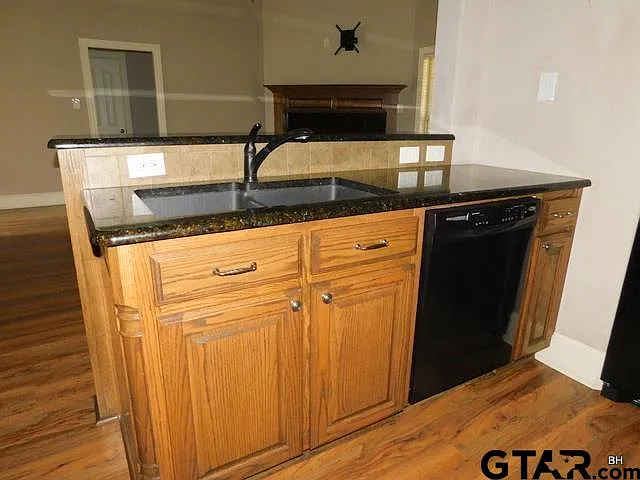 305 Rita Dr — Photo 7
