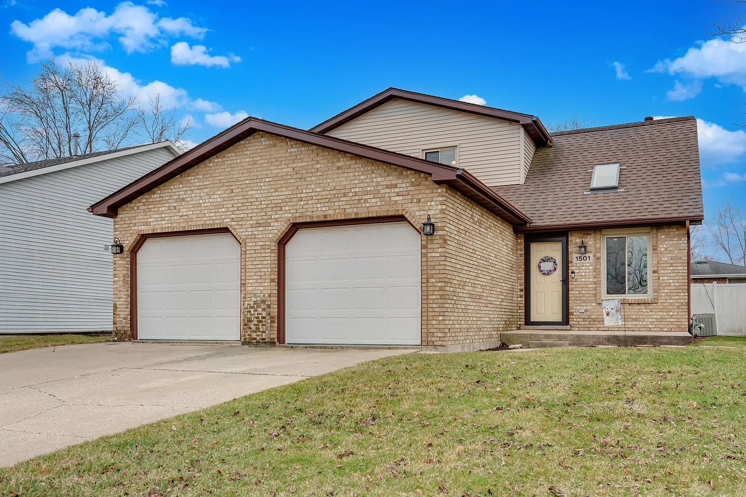 1501 Peachtree Ln photo 1