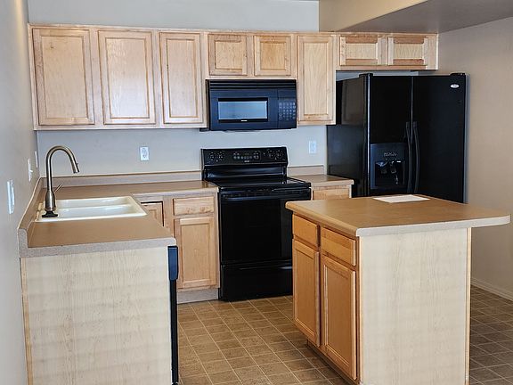 3rd image of 146 Aparicio Dr #1