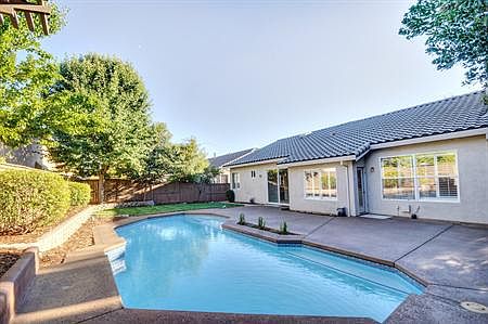 3rd image of 3307 Stonehurst Dr