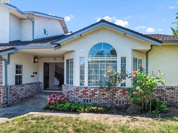 4095 Robin Ln, Castro Valley, CA 94546