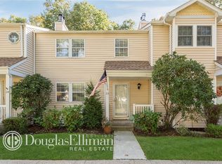 23 Adams Cmns, Yaphank, NY 11980