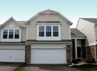 752 Pointe Dr, Crystal Lake, IL 60014