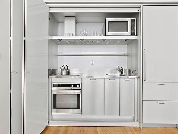 5th image of 18 W 48th St APT 6A