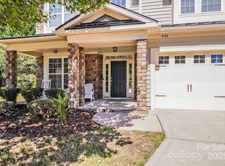 9745 Ridgeforest Dr, Charlotte, NC 28277