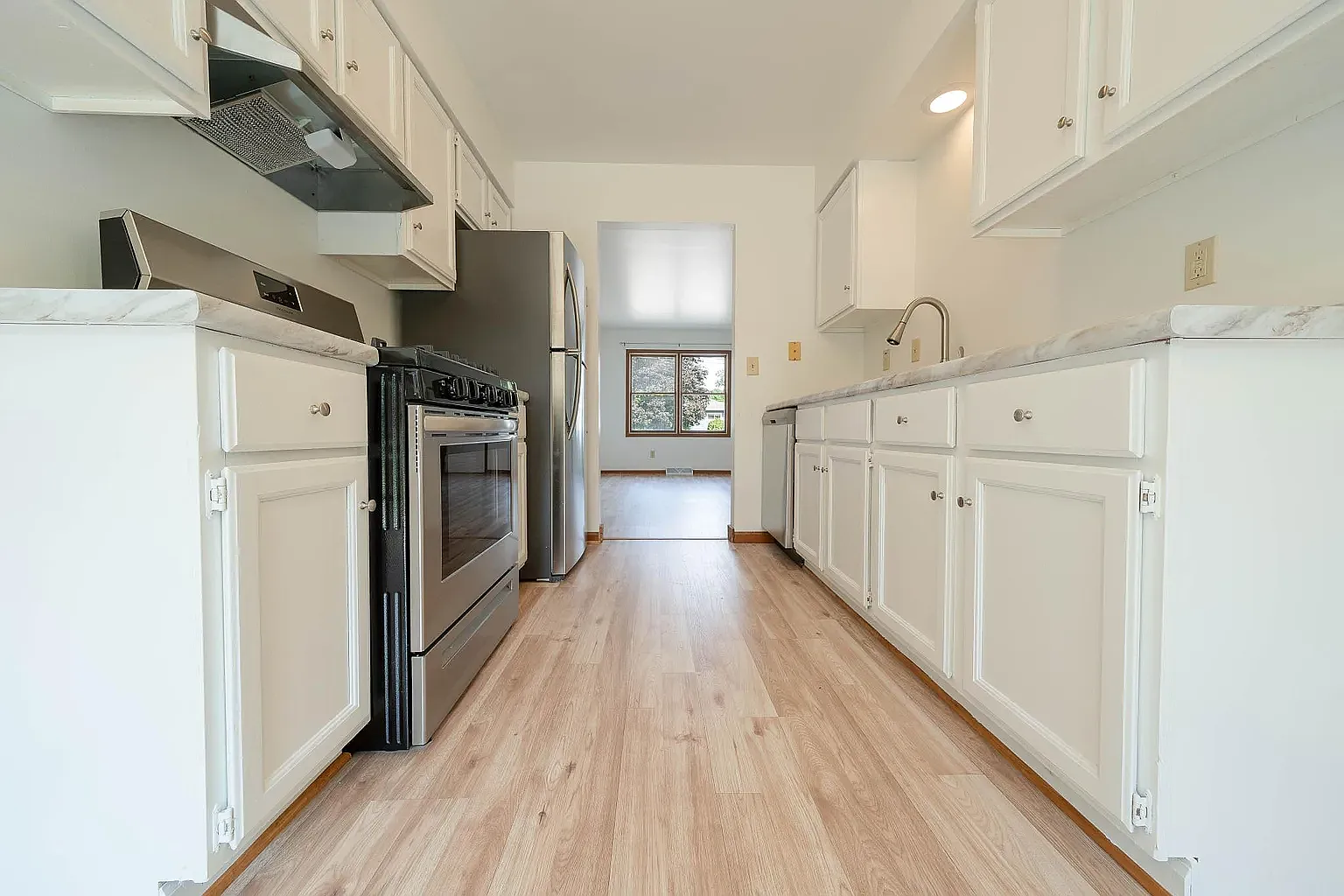 2 bed, 1000 sqft, $1,495 — Photo 4