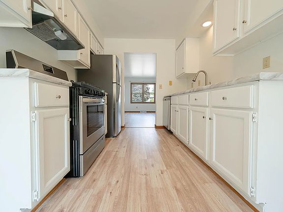 2nd image of 707 Thomas St #707
