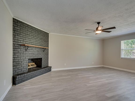 5th image of 4303 Parkwood Dr Drive