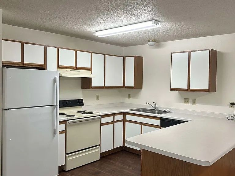 Dakota E & W Apartments — Photo 45