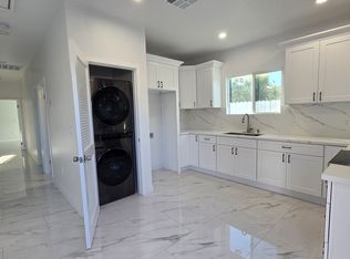 9325 Vons Dr, Garden Grove, CA 92841