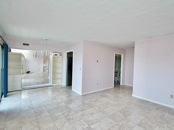 3rd image of 2500 Warsaw Ave Unit 20
