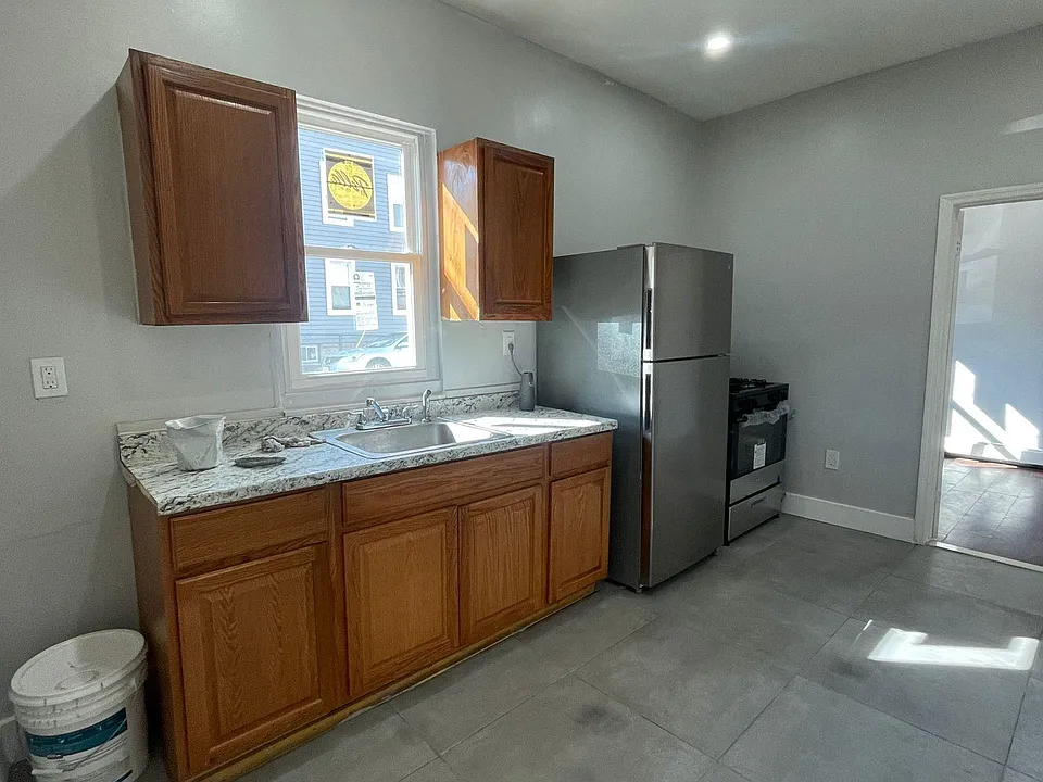 103 Woodlawn Ave #1R