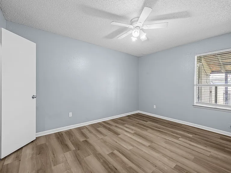 204 Northcrest Cir #D — Photo 9