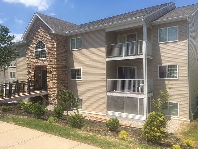 1st image of 10593 Lynn Ln Unit 6