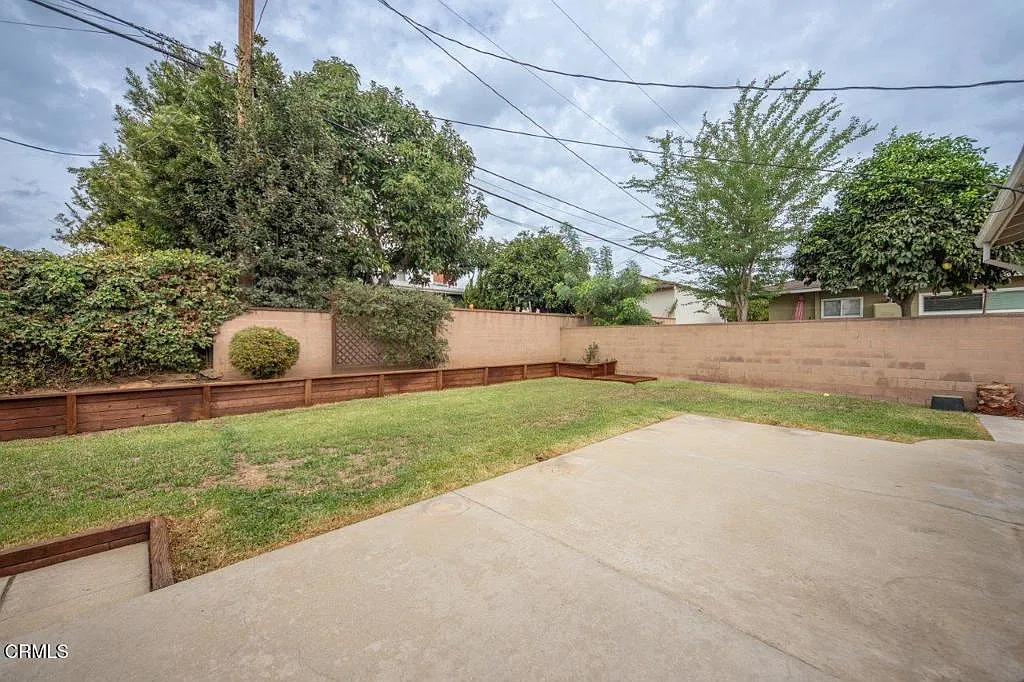 3 bed, 2.0 bath, 1304 sqft, $3,500 — Photo 2