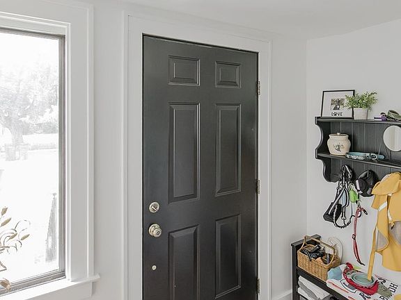 5th image of 122 W Houstonia Ave