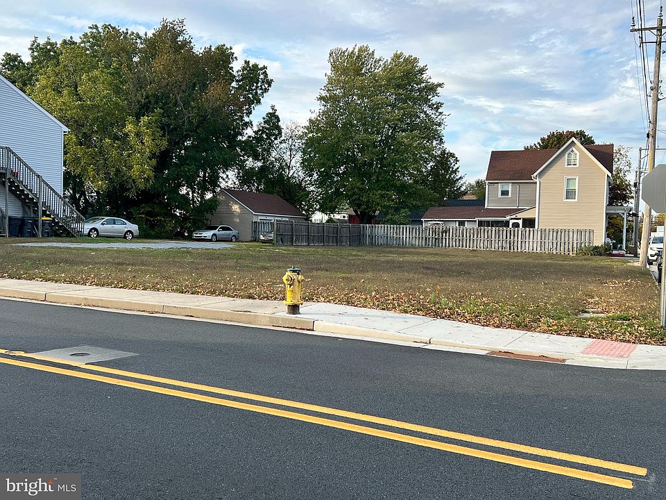 1st image of 223 SE 2nd St