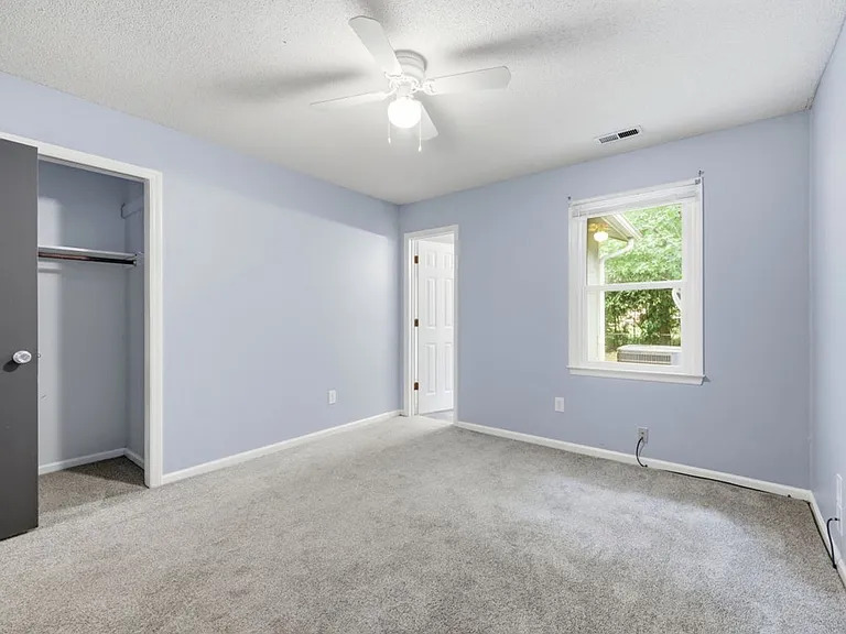 406 Cedar Creek Dr — Photo 6