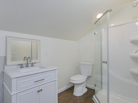 3rd image of 3640 Darvin Ave