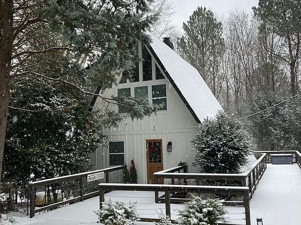 44 Eastview Dr