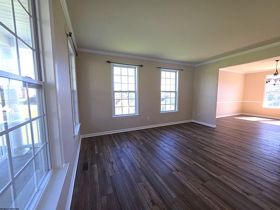 5th image of 443 Blackberry Ridge Dr