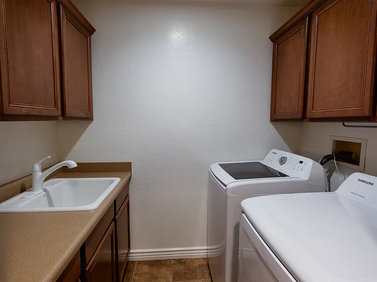 2445 E Montecito Ave — Photo 20