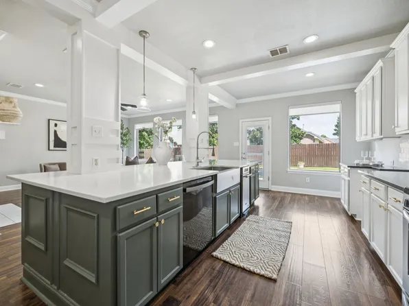 5005 Bayview Dr, Fort Worth, TX 76244