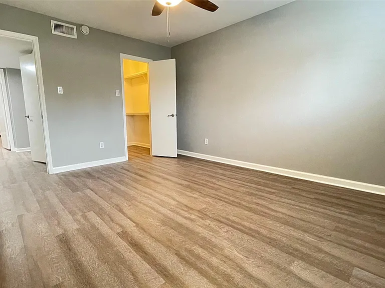 403 N Post Oak Ln #403 — Photo 13