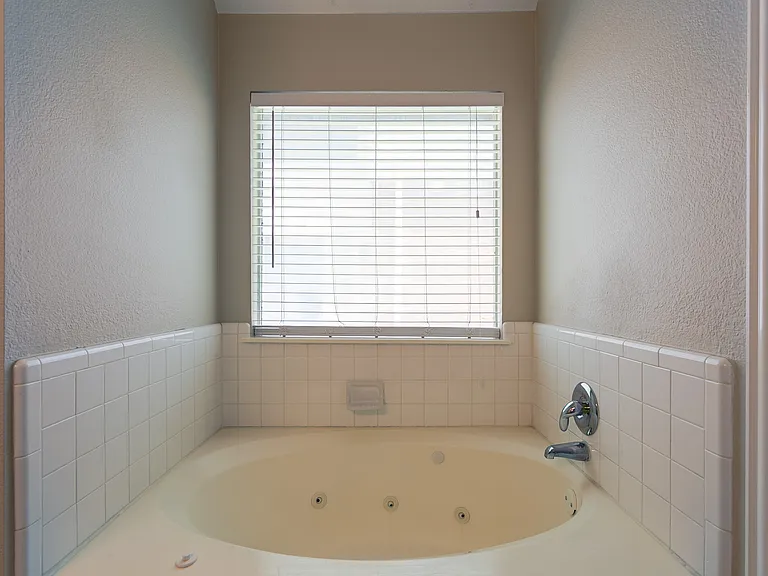 11520 Gloriosa Dr — Photo 17