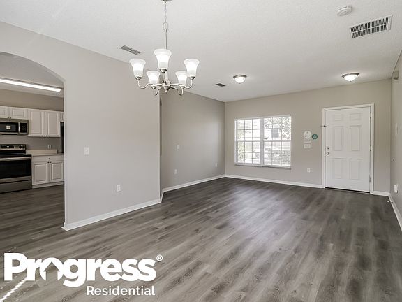 4th image of 225 Bedford Dr