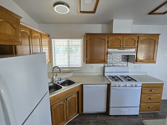 3rd image of 28 Bahama Dr #28