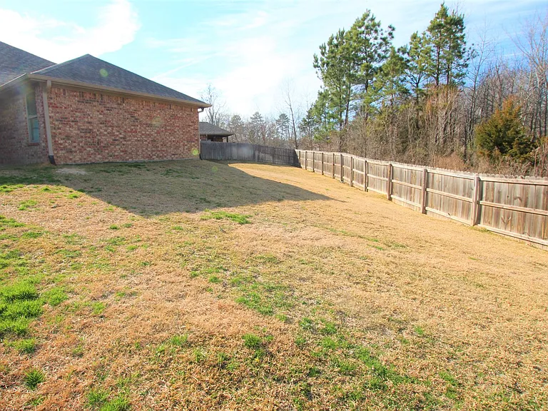Beautiful 3 Bedroom 2 Bathroom Townhouse In South Tyler! Now Offering 1/2 Off First Full Months R... — Photo 29