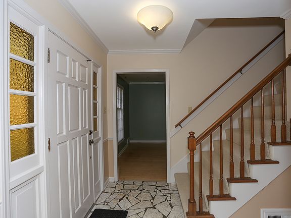 3rd image of 2471 Birchtree Dr