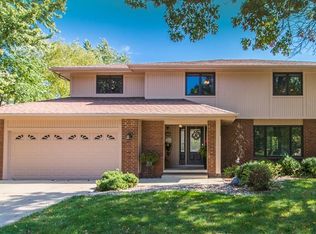 4305 Mary Lynn Dr, Urbandale, IA 50322