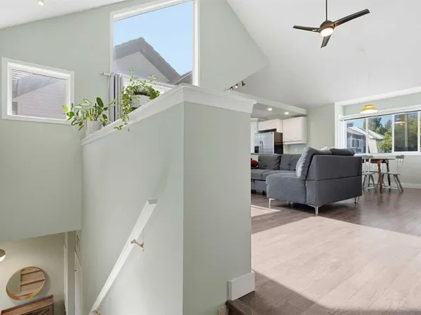 5616 E 14th Ave SW #9, Calgary, AB T3H 3P9