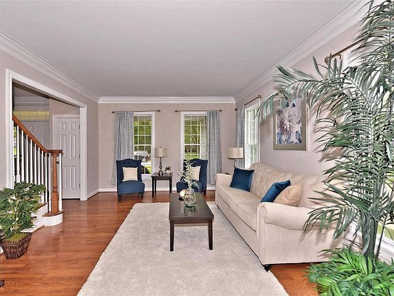 4th image of 542 Claymont Place Dr