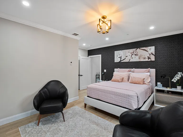 140 Middlesex St #3 — Photo 15