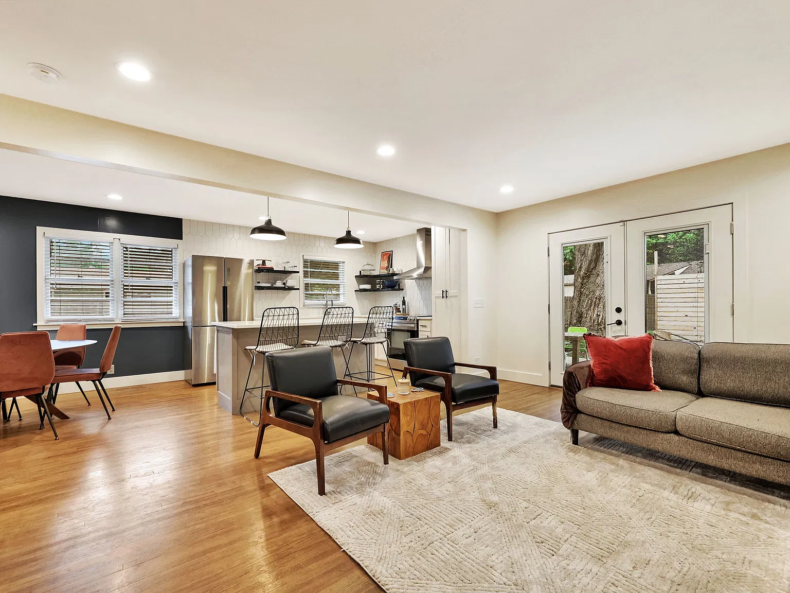 3 bed, 1165 sqft, $1,600 — Photo 4