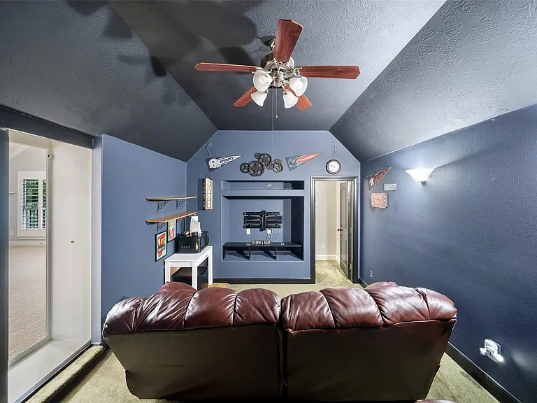 390 Wedgewood Dr — Photo 35