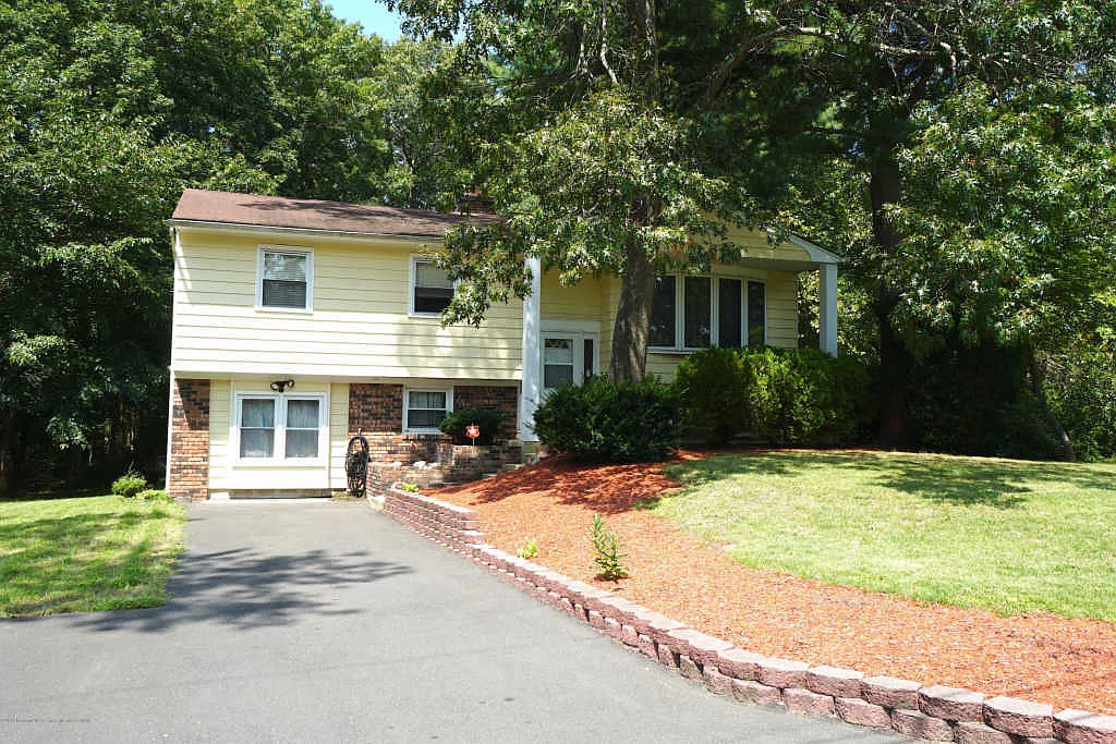 25 Raymond Ave photo 1