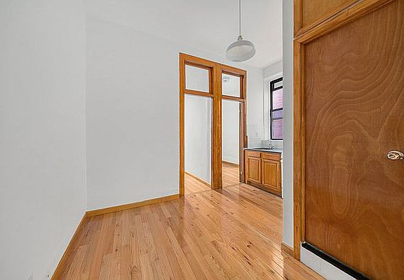 2nd image of 158 Mott St #1