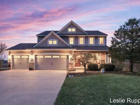 2672 Atwater Hills Dr NE, Grand Rapids, MI 49525