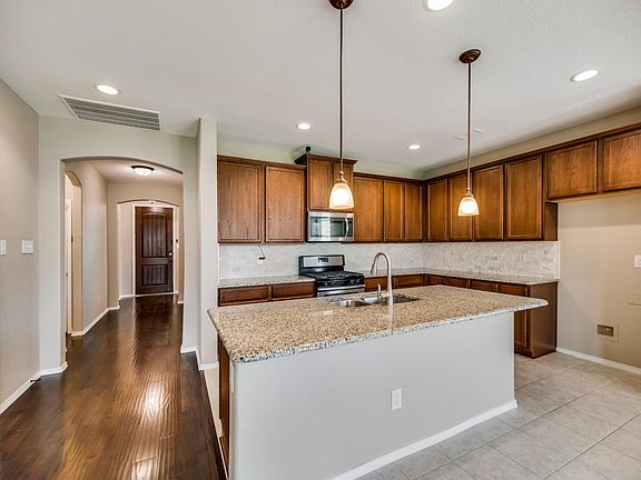 4th image of 1801 Meadow Trail Ln
