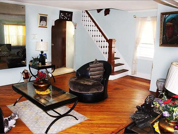 4th image of 93-20 215th St
